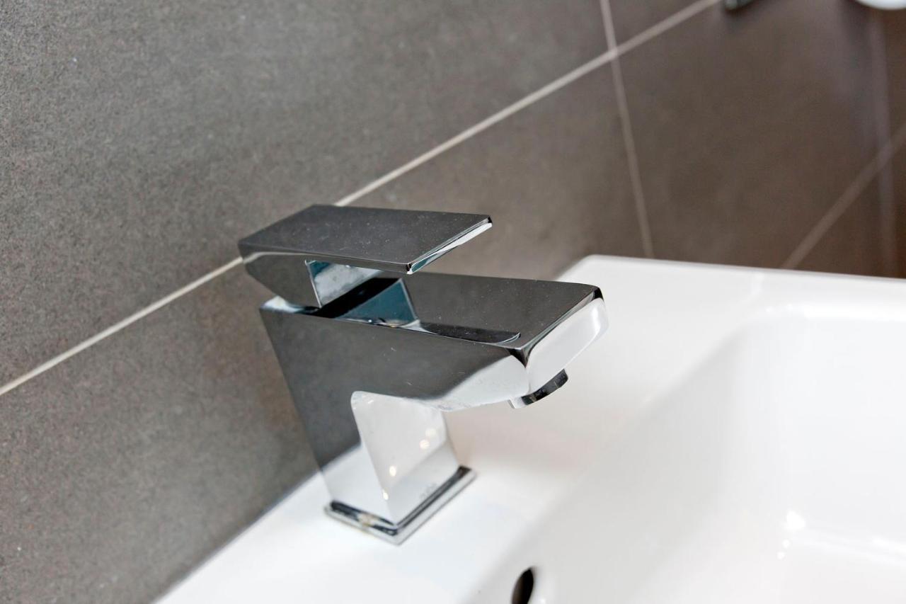 Ultra Modern, West End Village, Refurbished 1 Bed EDI Kültér fotó