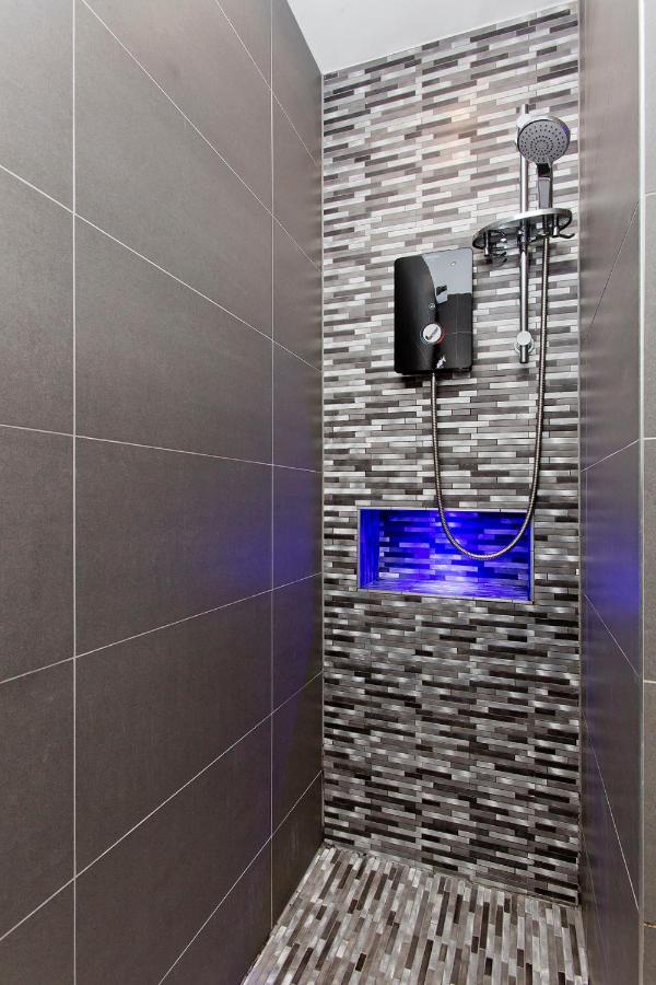 Ultra Modern, West End Village, Refurbished 1 Bed EDI Kültér fotó